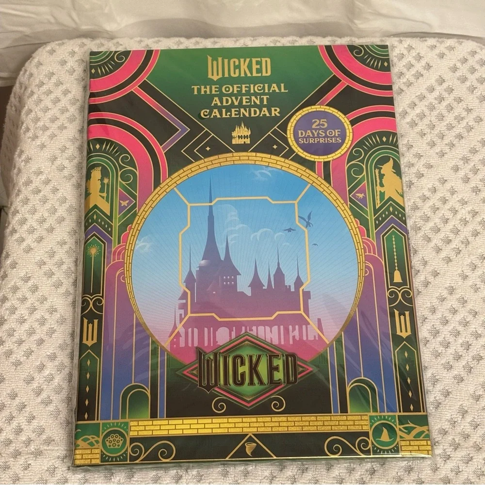 Wicked Advent Calendar 25 Days of Surprises Trinkets Holiday Keychain Buttons